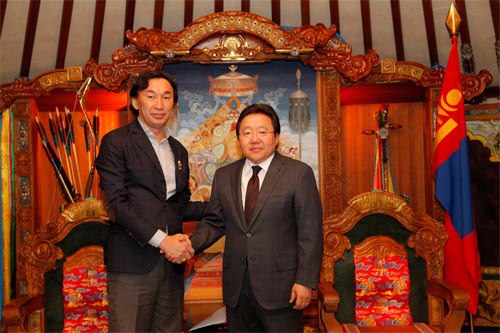 Уран барималч Даш Намдаковыг Алтангадас одонгоор шагнав